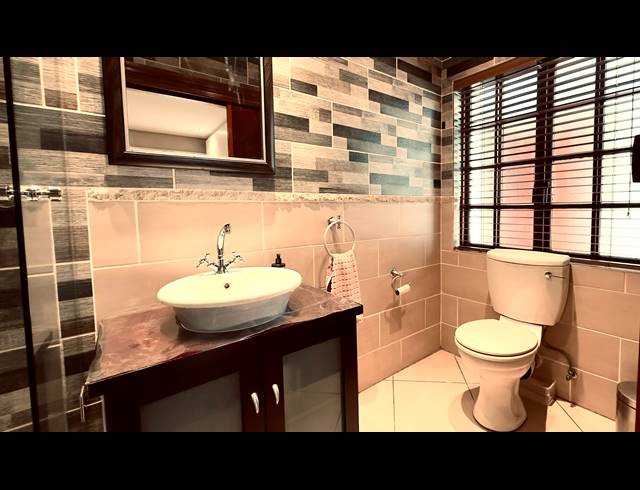 2 BEDROOM APARTMENT FOR SALE IN BRYANSTON